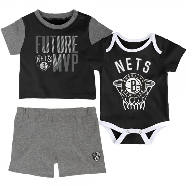 Малышам Brooklyn Nets Black Putting Up Numbers Bodysuit, T-Shirt & Shorts Set
