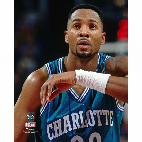 Unsigned Charlotte Hornets Alonzo Mourning Fanatics Authentic Free Throw Line Routine Photograph