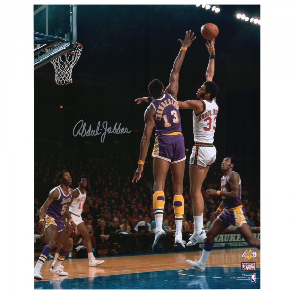 Milwaukee Bucks Kareem Abdul-Jabbar Fanatics Authentic Autographed 16 x 20 Sky Hook Photograph vs. Los Angeles Lakers