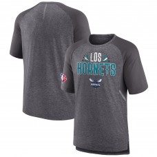 Футболка Charlotte Hornets 2022 Noches Ene-Be-A Core Shooting Raglan - Heathered Gray