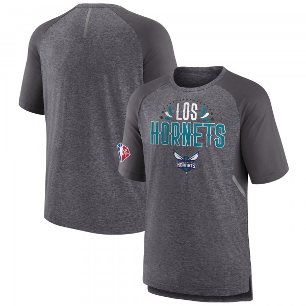 Футболка Charlotte Hornets 2022 Noches Ene-Be-A Core Shooting Raglan - Heathered Gray