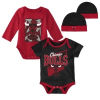 Малышам Chicago Bulls Mitchell & Ness Black/Red Hardwood Classics Bodysuits & Cuffed Knit Hat Set