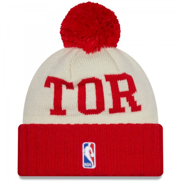 Шапка с помпоном Toronto Raptors New Era 2022 NBA Draft On The Court Cuffed Knit - Red/Cream