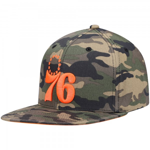 Бейсболка Philadelphia 76ers Mitchell & Ness Neon Pop - Camo - официальный мерч NBA