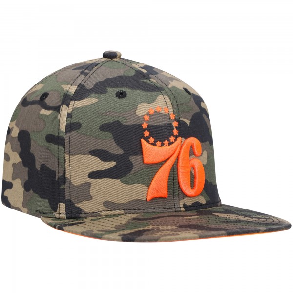 Бейсболка Philadelphia 76ers Mitchell & Ness Neon Pop - Camo - официальный мерч NBA