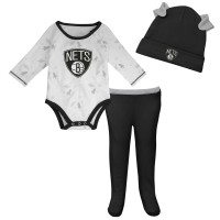 Newborn & Малышам Brooklyn Nets White/Black Three-Piece Dream Team Long Sleeve Bodysuit, Cuffed Knit Hat & Footed Pants Set
