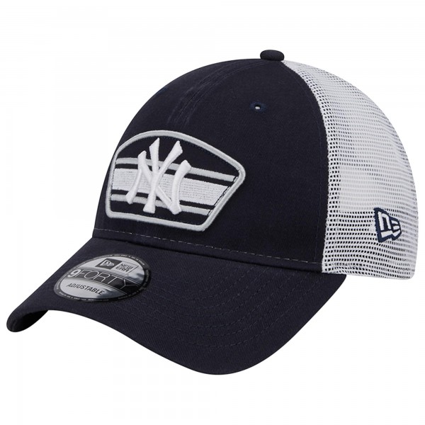 New York Yankees New Era Navy/White Logo Patch 9FORTY Trucker Snapback Hat
