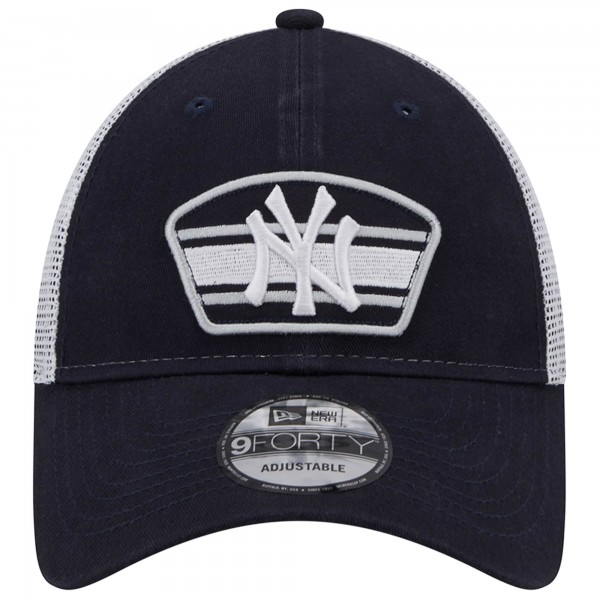 New York Yankees New Era Navy/White Logo Patch 9FORTY Trucker Snapback Hat