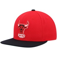 Бейсболка Chicago Bulls Mitchell & Ness Red/Black Hardwood Classics Team Two-Tone 2.0