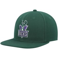 Milwaukee Bucks Mitchell & Ness Green Hardwood Classics Team Ground 2.0 Snapback Hat