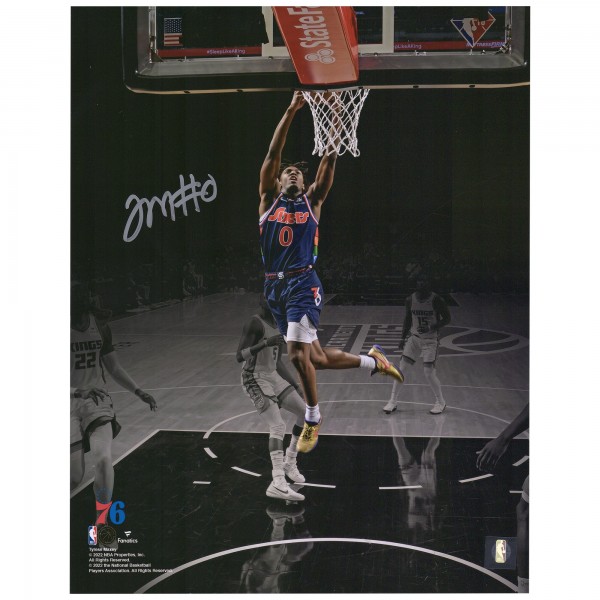Autographed Philadelphia 76ers Tyrese Maxey Fanatics Authentic 11 x 14 Dunk Spotlight Photograph
