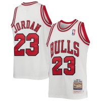 Игровая джерси Youth Chicago Bulls Michael Jordan Mitchell & Ness White 1997/98 Hardwood Classics Authentic