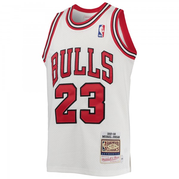 Игровая джерси Youth Chicago Bulls Michael Jordan Mitchell & Ness White 1997/98 Hardwood Classics Authentic