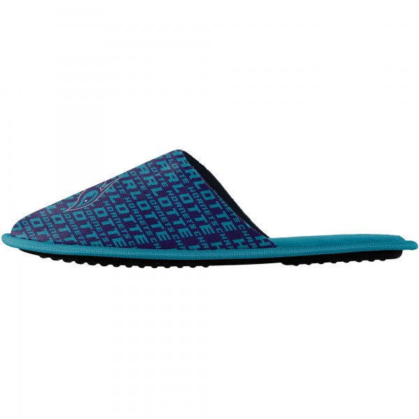 Тапочки Charlotte Hornets FOCO Youth Scuff Wordmark Slide