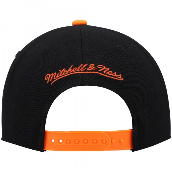 Бейсболка New York Knicks Mitchell & Ness Gradient Wordmark - Black/Orange