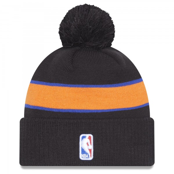 Шапка с помпоном New York Knicks New Era 2022/23 City Edition Official Cuffed - Gray