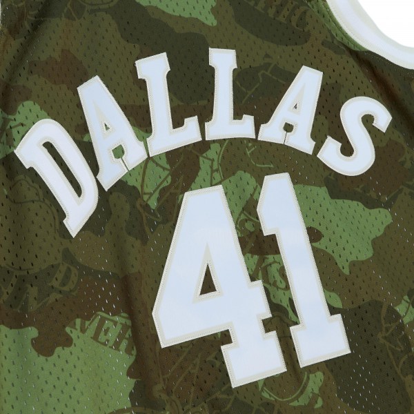 Игровая форма  Dirk Nowitzki Dallas Mavericks Mitchell & Ness Hardwood Classics 1998/99 Ghost Green Swingman - Camo