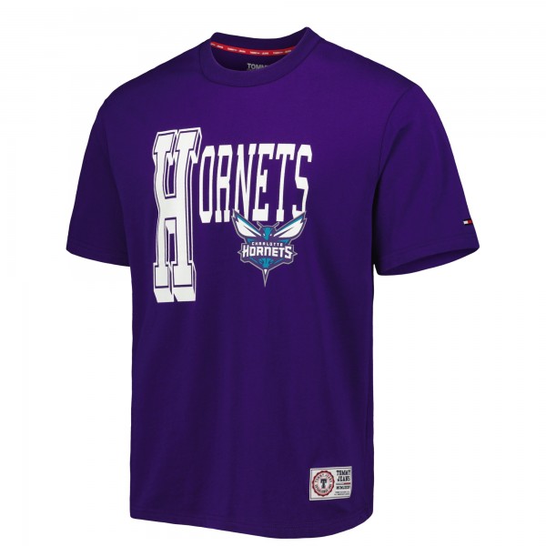 Футболка Charlotte Hornets Tommy Jeans Mel Varsity - Purple