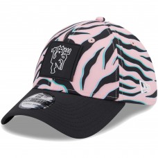 Бейсболка Manchester United New Era Zebra All Over Print 39THIRTY - Pink/Black
