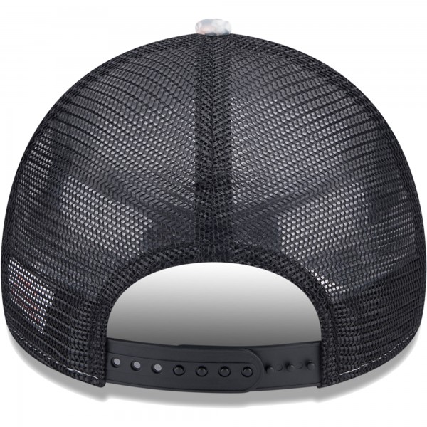 Бейсболка Manchester United New Era Black Glitch All Over Print E-Frame Trucker