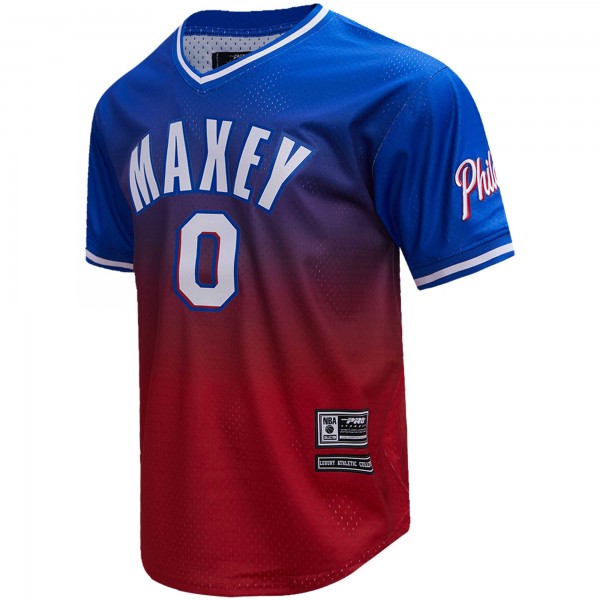 Именная футболка Tyrese Maxey Philadelphia 76ers Post Ombre - Royal/Red