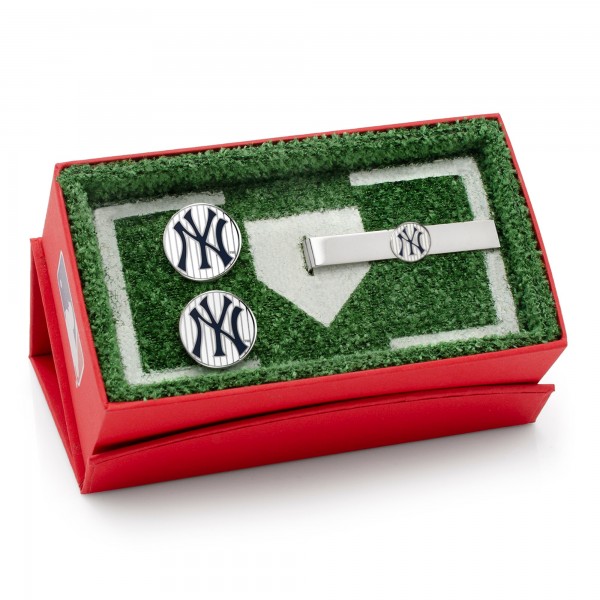 New York Yankees Silvertone Team Logo Tie Clip & Cufflinks Set